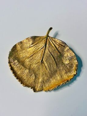 Gold Leaf Brooch - Elegant Women’s Jewelry